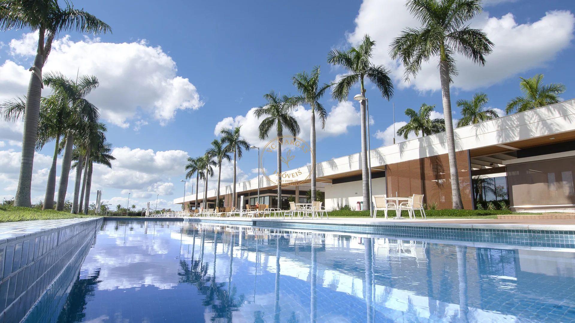 Piscina e edifício do clube do Alphaville Araçatuba 2